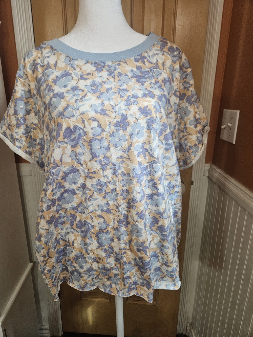 Maeve Floral Short-Sleeve Women’s Top in Blue and Cream